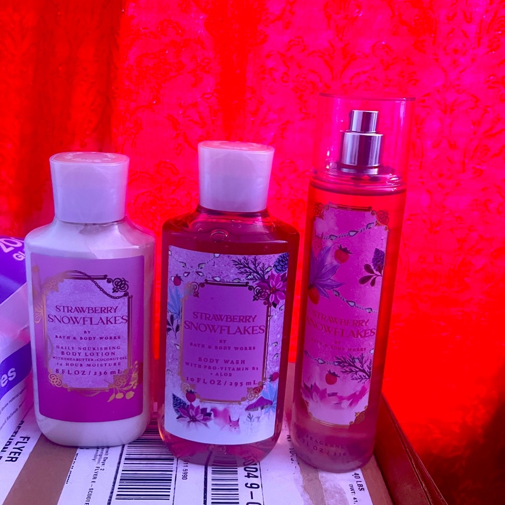Bath and body works strawberry snowflakes.